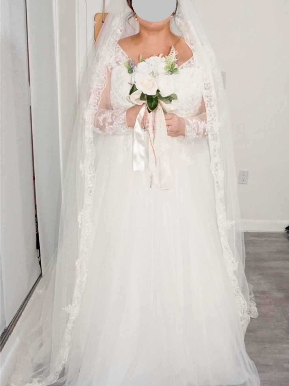 Classic Lace Long-Sleeve White Wedding Gown with Veil